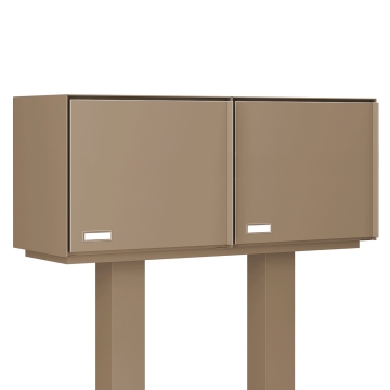 Boîte aux lettres sur pieds Kopenhagen avec compartiment à colis for Two en beige